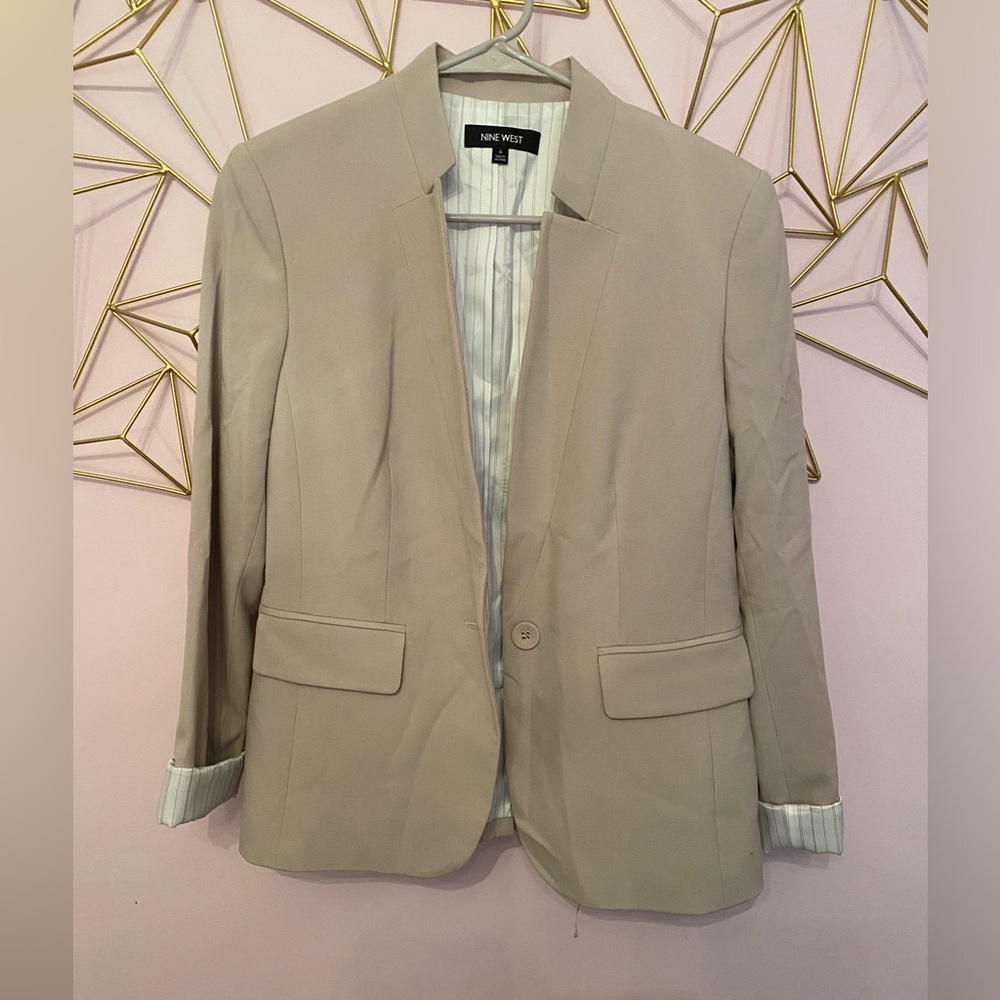Nine West size 4 tan blazer.